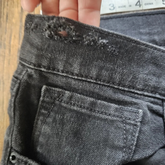 Old Navy Curvy Profile Raw Hem with Split Ankle Black Jeans Size Women's 16 Long - Picture 11 of 13